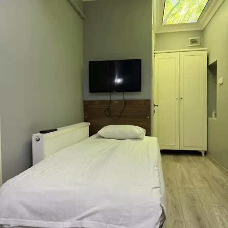 Aparthotel Holiday Suit 4*