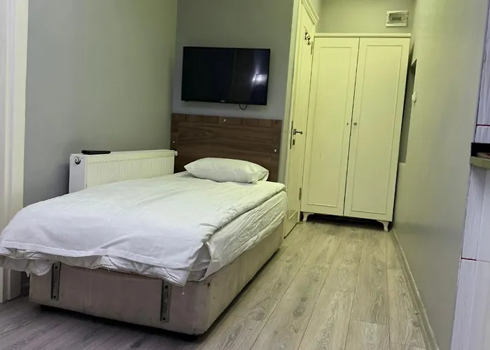 Апарт-отель Holiday Suit 4*