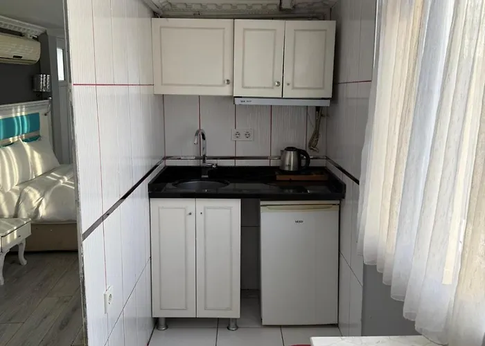 Апарт-отель Holiday Suit 4*