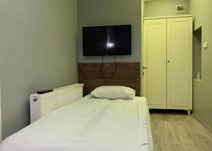 Апарт-отель Holiday Suit 4*