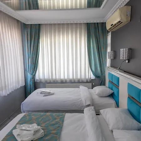 Holiday Suit איסטמבול